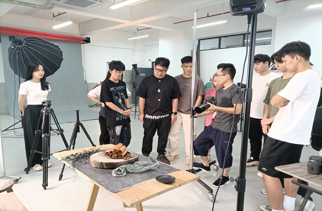 数字艺术创意实训中心-实训教学.jpg